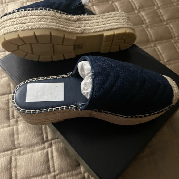 Don’t denim wedge closed toes open heel shoe - Picture 4 of 5